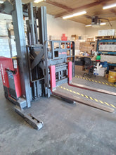 Load image into Gallery viewer, USED RAYMOND - Reach Truck - 2003 - EASi-R45TT 95-211 4.5K - EZ-A-03-26356